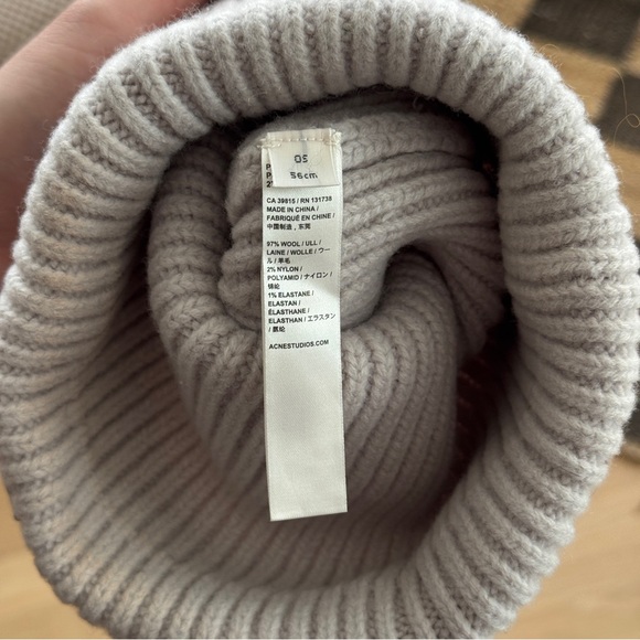 ACNE STUDIOS | Gray Ribbed Beanie - Picture 4 of 4